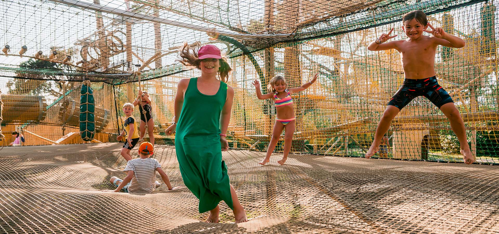 Camping san damiano aire de jeux enfants trampolino